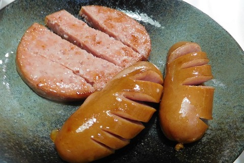 ハム&フランクフルト炒め