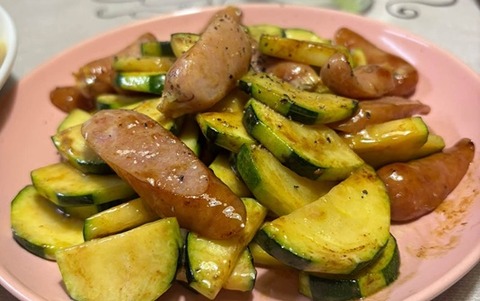 ウインナーとズッキーニ炒め