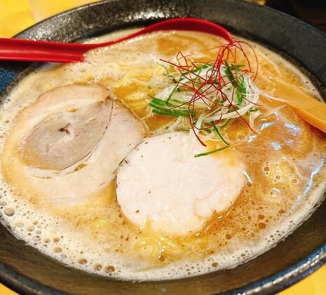 濃厚鶏白湯醤油ラーメン