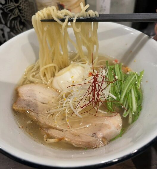 鯛塩らぁ麺・寿、麺リフト