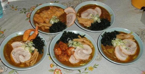 カツカレーラーメン、ザンギカレーラーメン、エビフライカレーラーメン