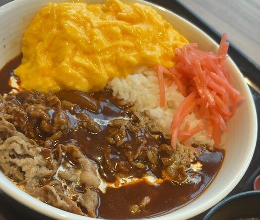 吉野家の肉だく牛オムハヤシライス