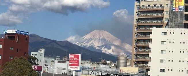 新幹線ホームから見える富士山