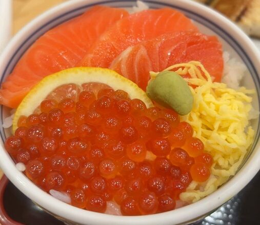 サーモンといくらの親子丼