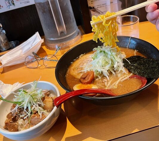 鐵灯の魚介麦味噌ラーメン&ミニチャーシュー丼