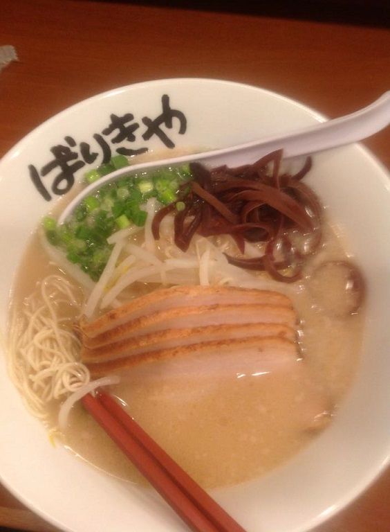 肉入りばりき麺880円