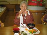 デイ利用者さん黒豆を食す