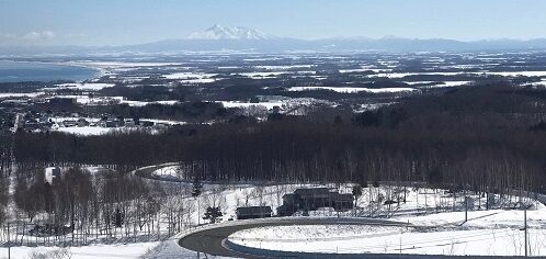 網走から知床連山を臨む