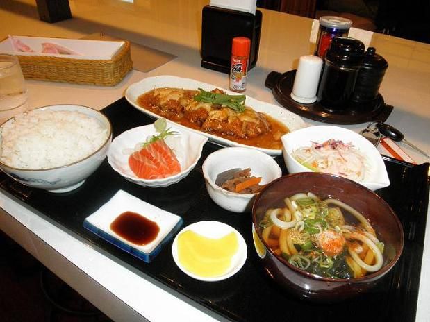 日替わり定食チキンカツ