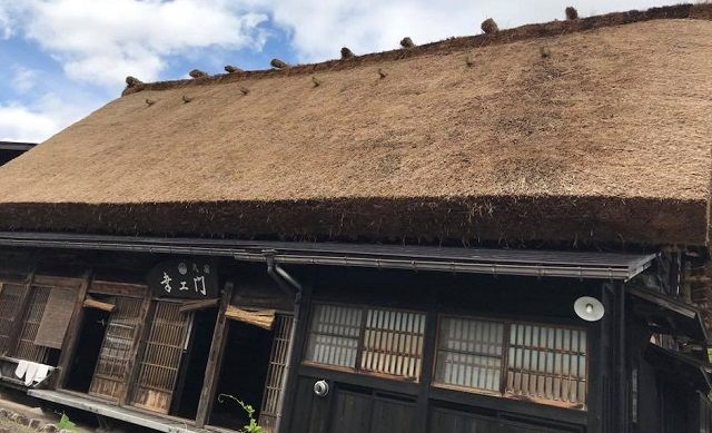 白川郷の茅葺屋根