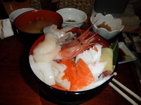 はえび、ホタテ、サーモン、たこ、いか、黒ソイ、マグロ赤身、いくら