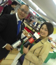 丸井今井ﾌｪｱｰに北川久仁子 襲来 中村雅人の 天気晴朗なれど波高し