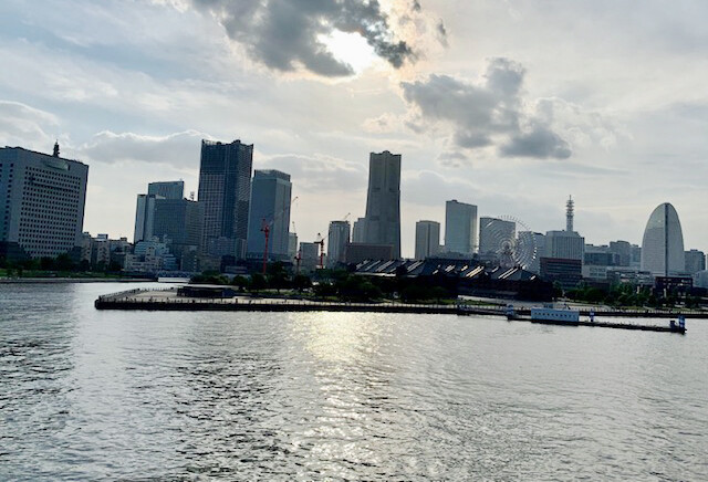 横浜港 大さん橋 国際客船ターミナル 大さん橋 お洒落cafe 中村雅人の 天気晴朗なれど波高し