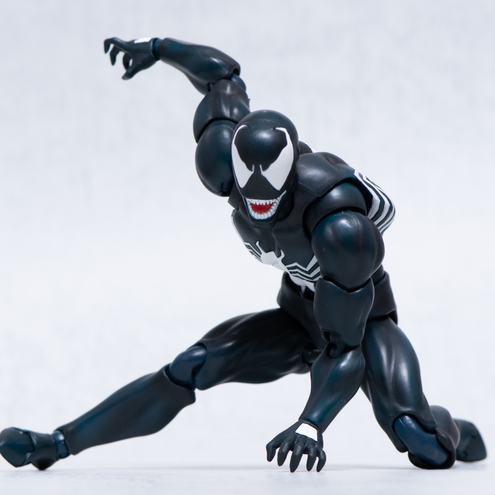 Amazon.com: MAFEX Mafekkusu No.088 Venom Comic Version