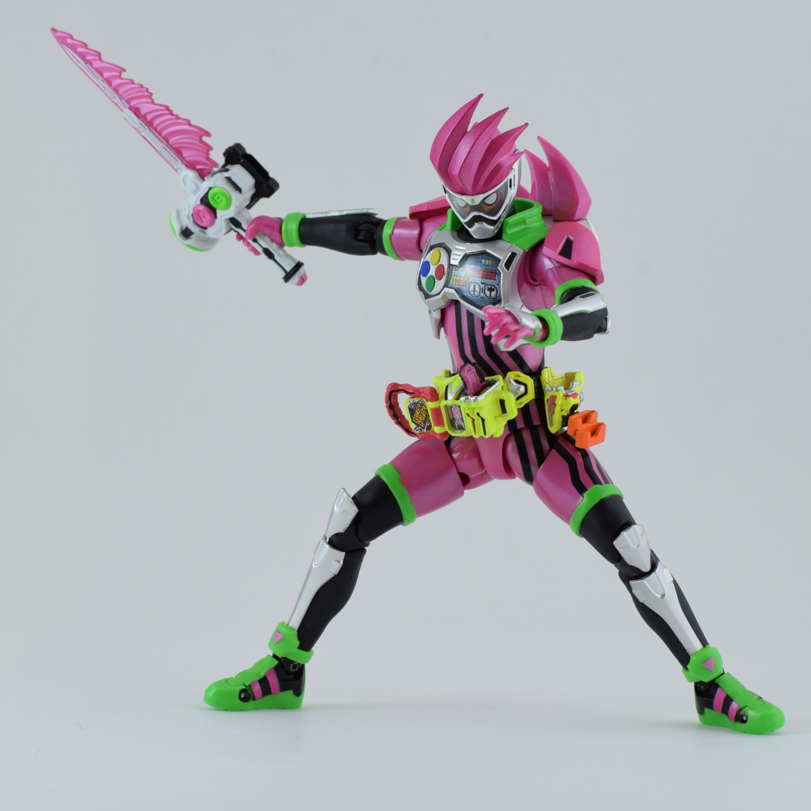 S.H.フィギュアーツ 仮面ライダーエグゼイド アクションゲーマー レベル2-20 Kamen Rider Kicks Ver.- 約145mm PVC&amp;ABS製 塗装済み可動フィギュ mxn26g8 Amazon.co.jp: TAMASHII NATIONS S.H.フィギュアーツ 仮面