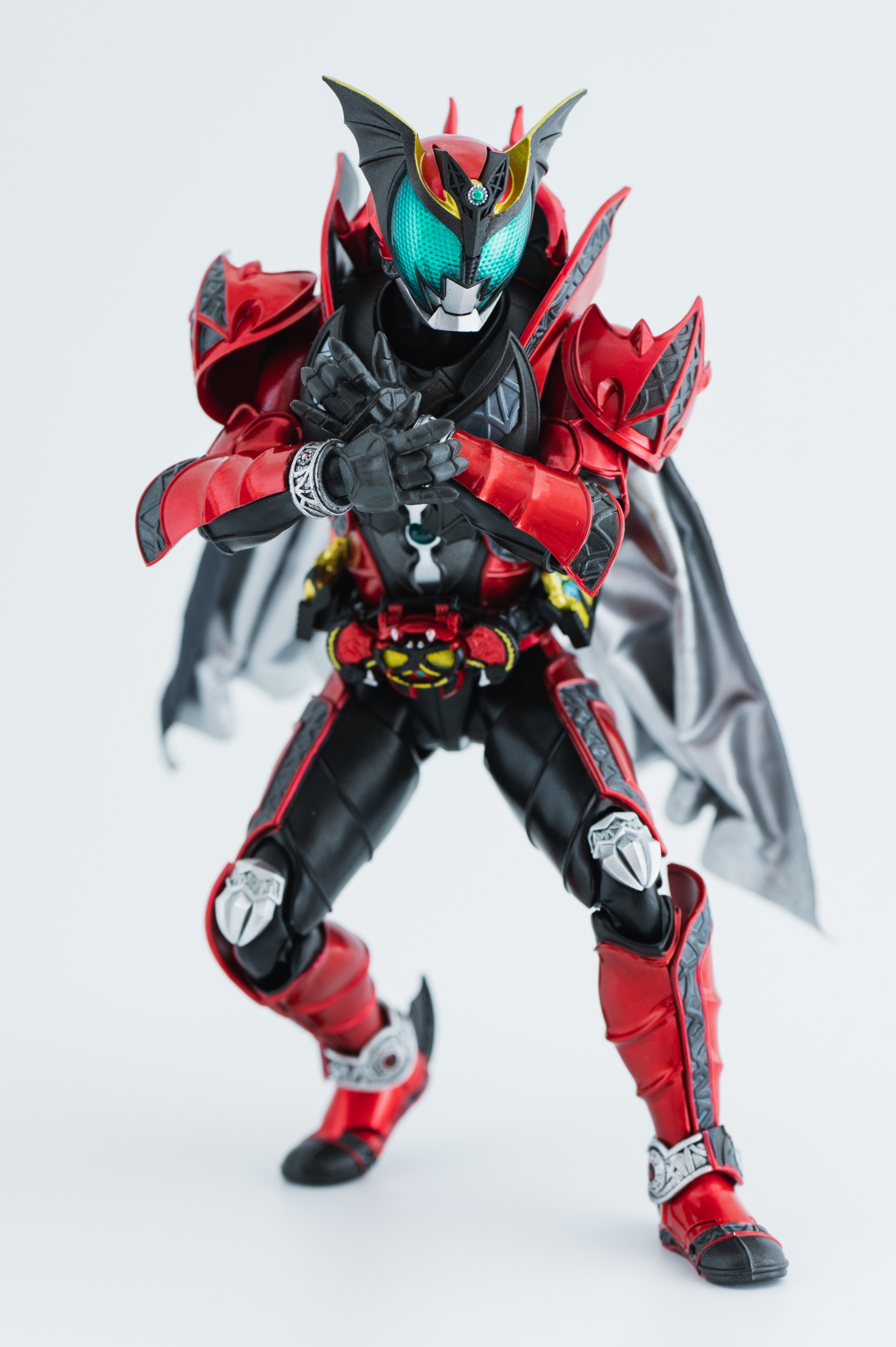 レビュー】S.H.figuarts 仮面ライダーダークキバ 真骨彫製法 レビュー】S.H.figuarts 仮面ライダーダークキバ 真骨彫製法