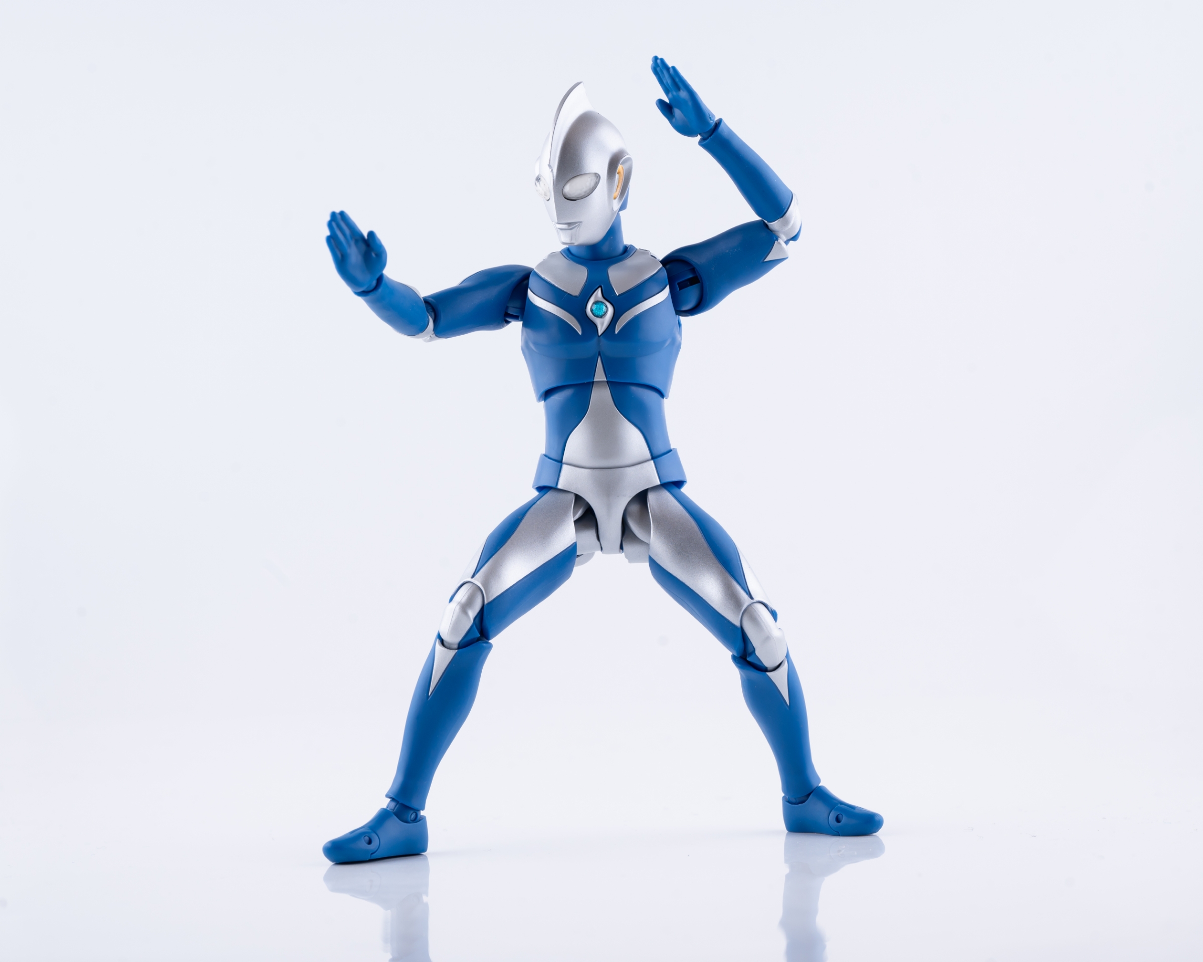 レビュー】S.H.figuarts ウルトラマンコスモス ルナモード : 関節 