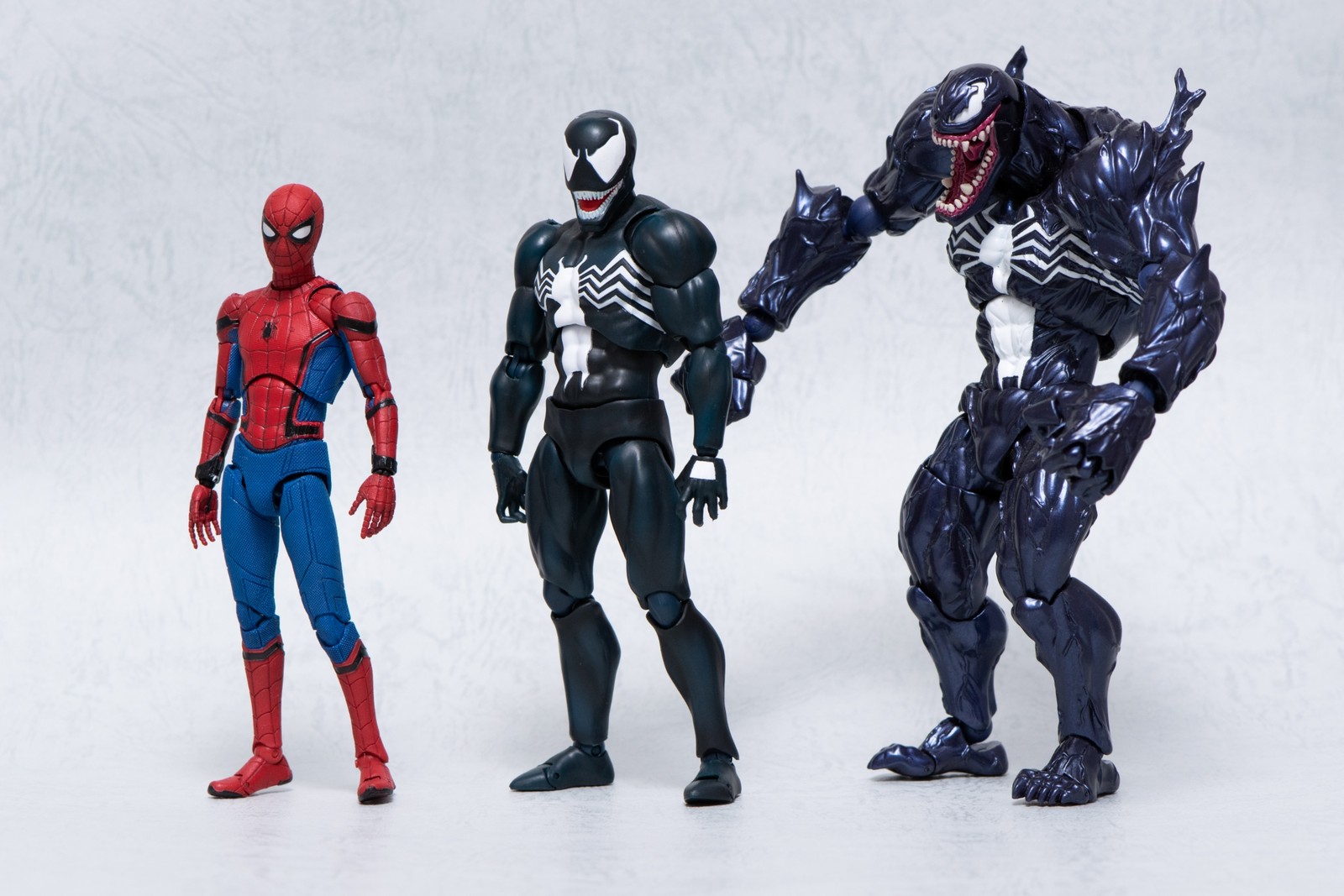 レビュー】MAFEX ヴェノム(COMIC ver.) : 関節フィギュア庫 レビュー】MAFEX ヴェノム(COMIC ver.) : 関節フィギュア庫