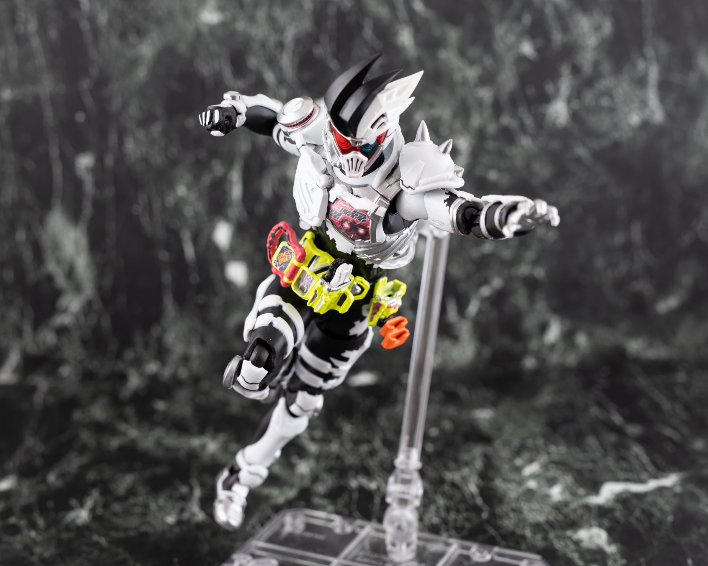 レビュー】S.H.figuarts 仮面ライダーゲンム ゾンビアクションゲーマー
