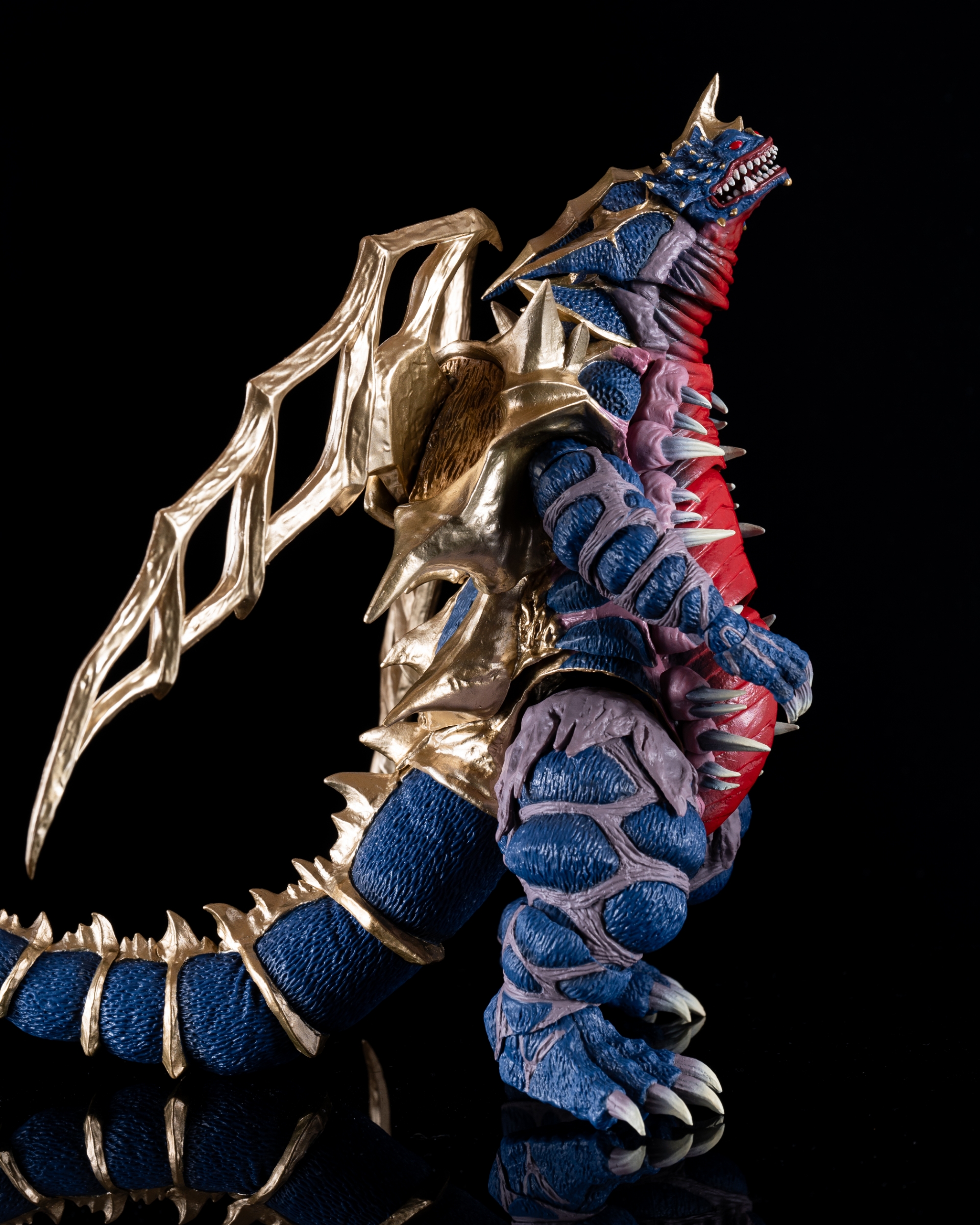 マ*ン様 フィギュアーツ キングオブモンス ウルトラマンティガ ガイア 超時空の 006.jpg