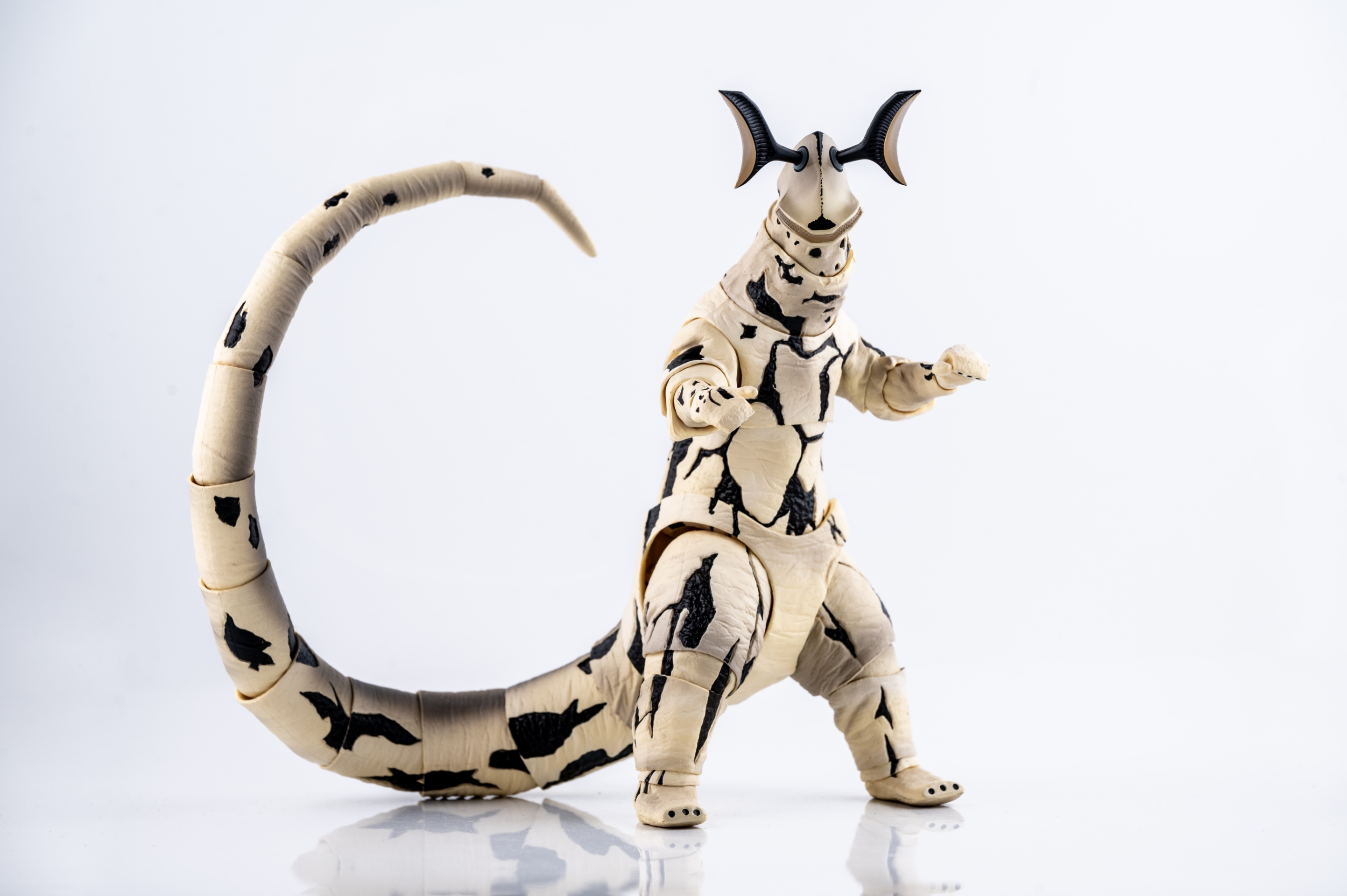 レビュー】S.H.figuarts エレキング : 関節フィギュア庫 レビュー】S.H.figuarts エレキング : 関節フィギュア庫