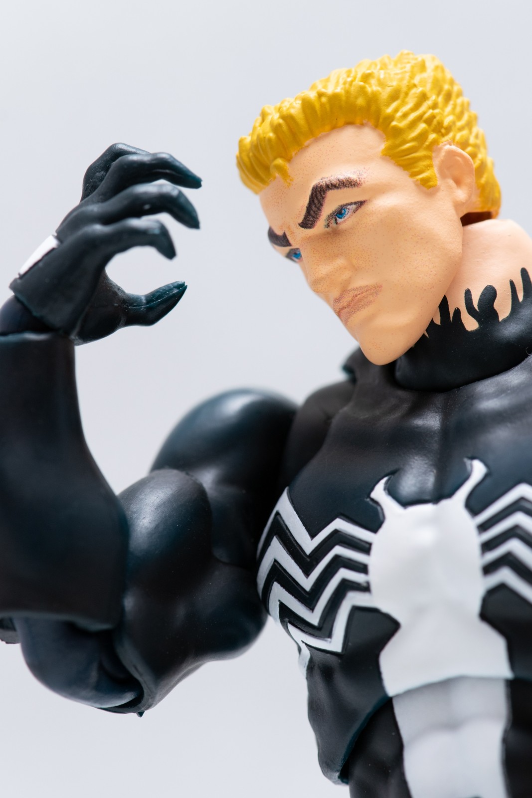 Amazon.com: MAFEX Mafekkusu No.088 Venom Comic Version