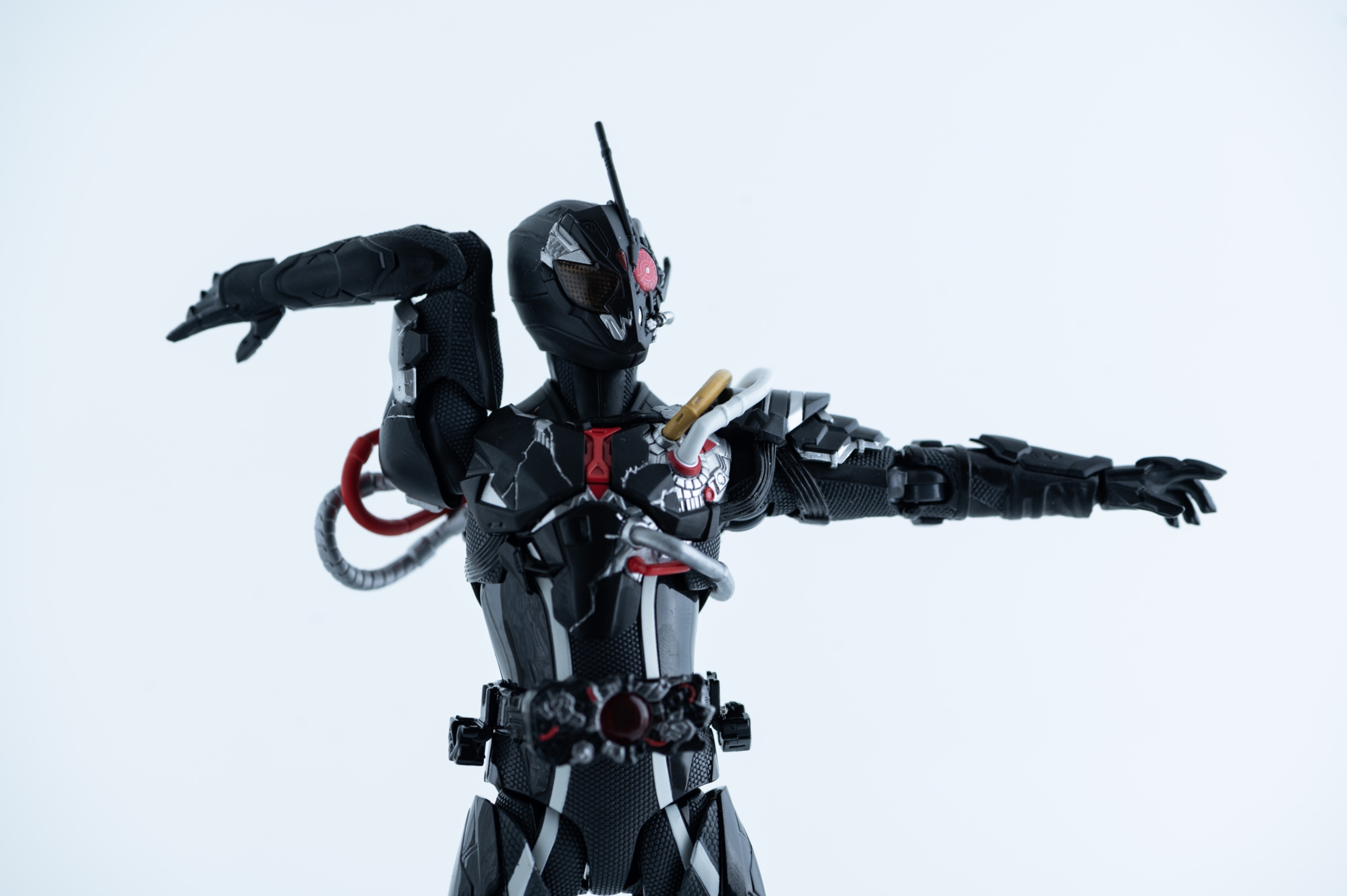 レビュー】S.H.figuarts 仮面ライダーアークゼロ&アークエフェクト 