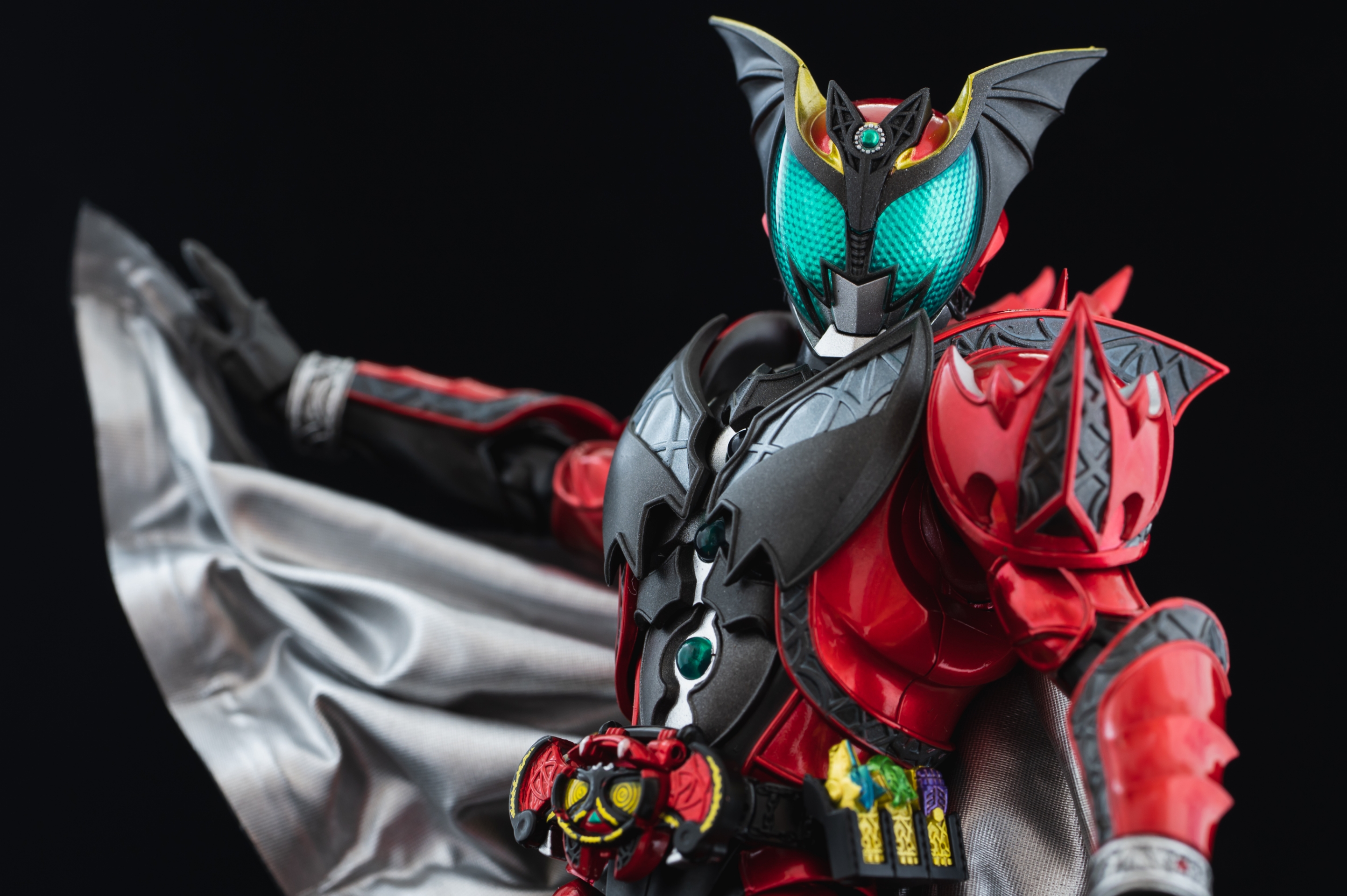 S.H.Figuarts（真骨彫製法） 仮面ライダーダークキバ | 魂ウェブ