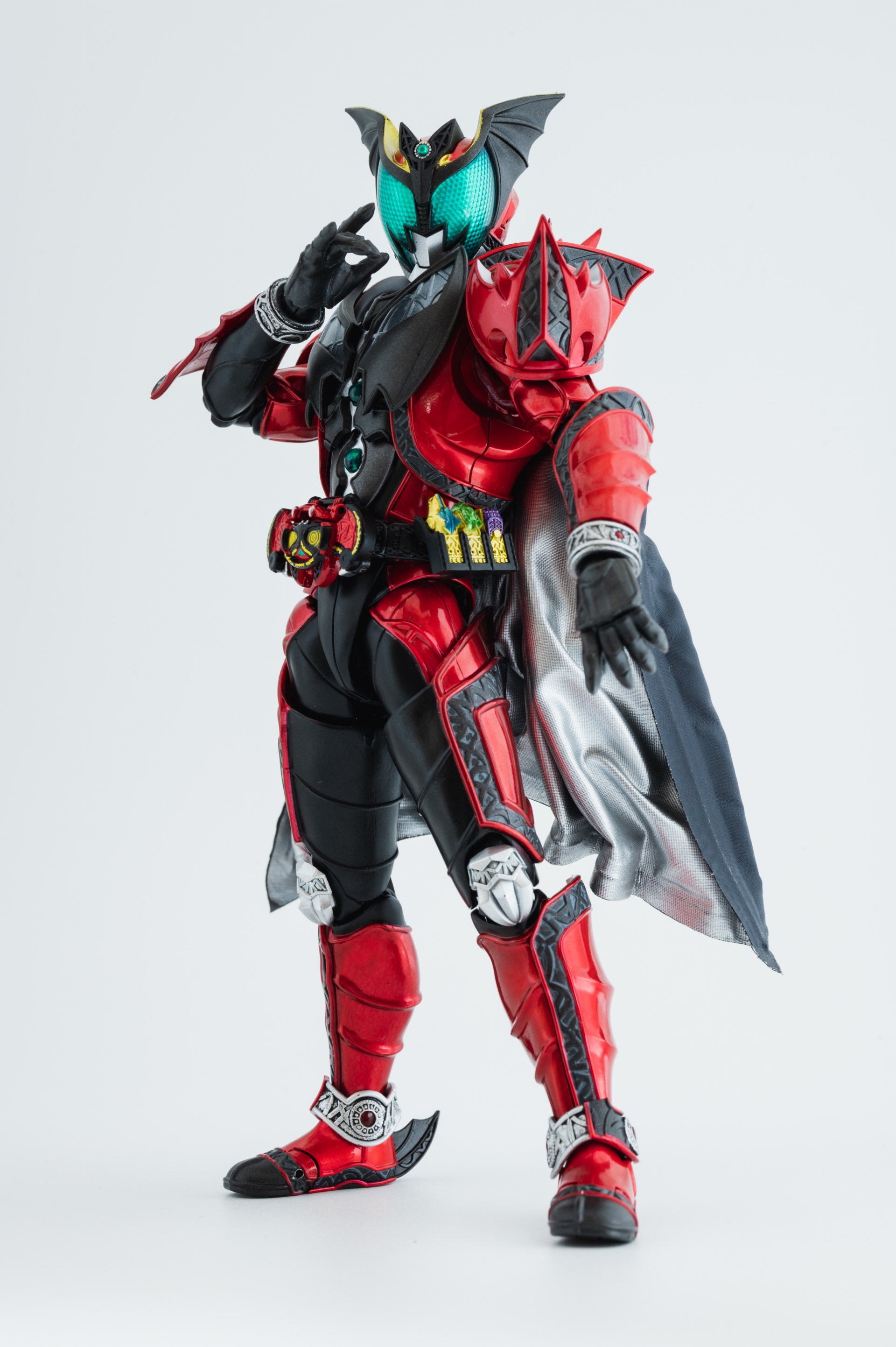 レビュー】S.H.figuarts 仮面ライダーダークキバ 真骨彫製法 : 関節