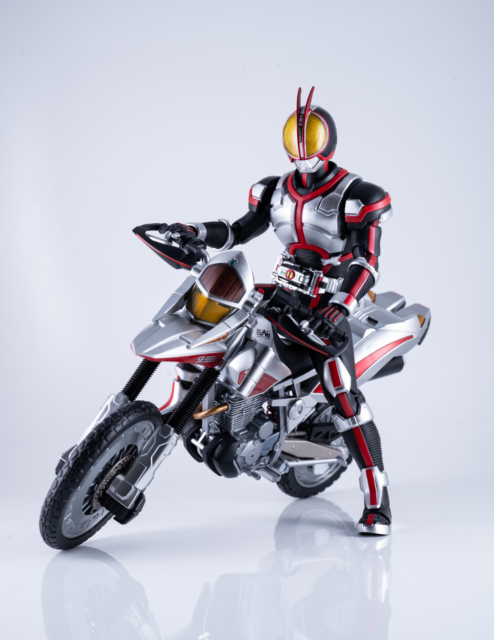 S.H. フィギュアーツ　オートバジン (ビークルモード) ※ファイズエッジ欠品 S.H. フィギュアーツ オートバジン (ビークルモード) ※ファイズ
