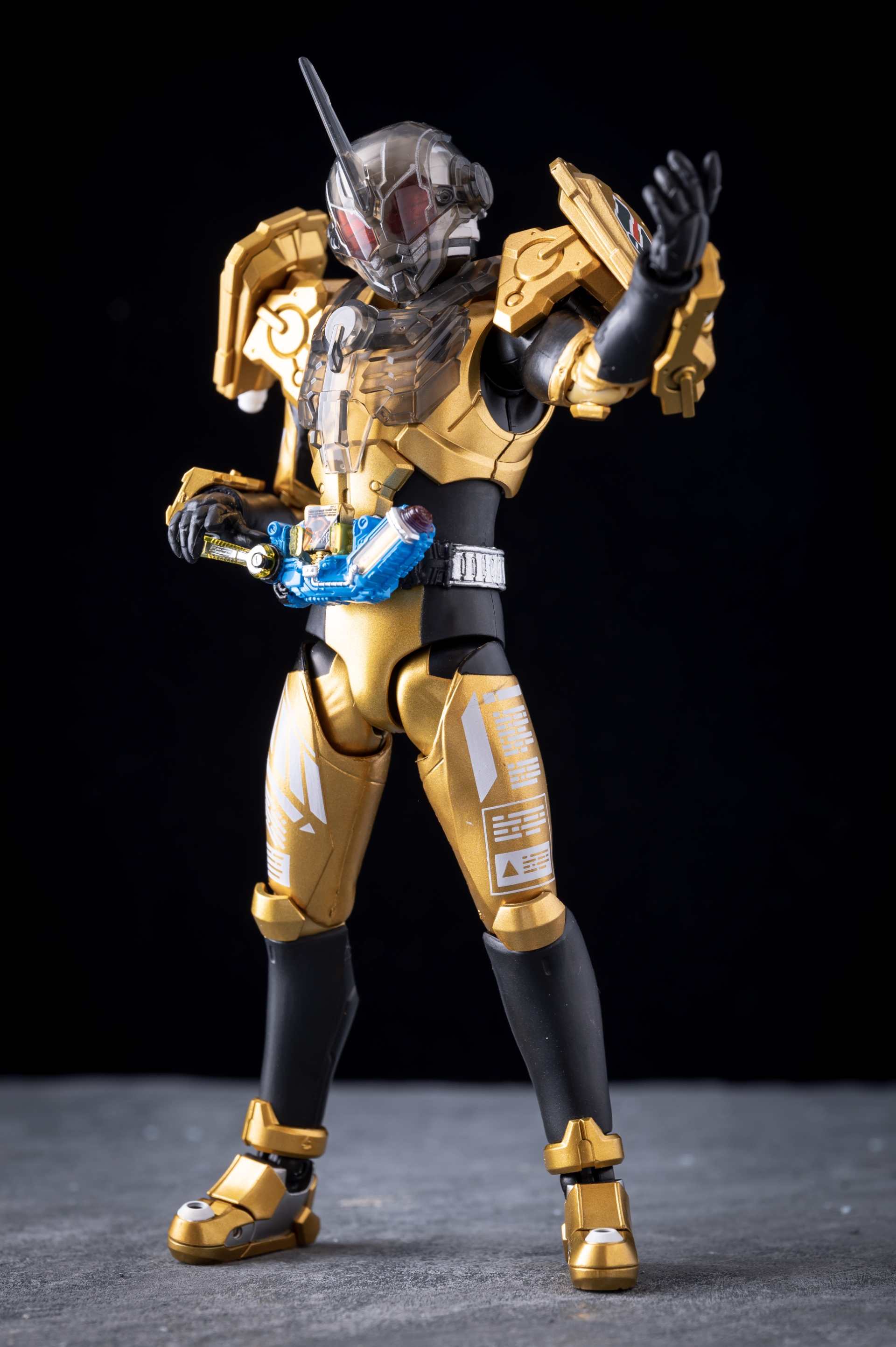 レビュー】S.H.figuarts 仮面ライダーグリス : 関節フィギュア庫