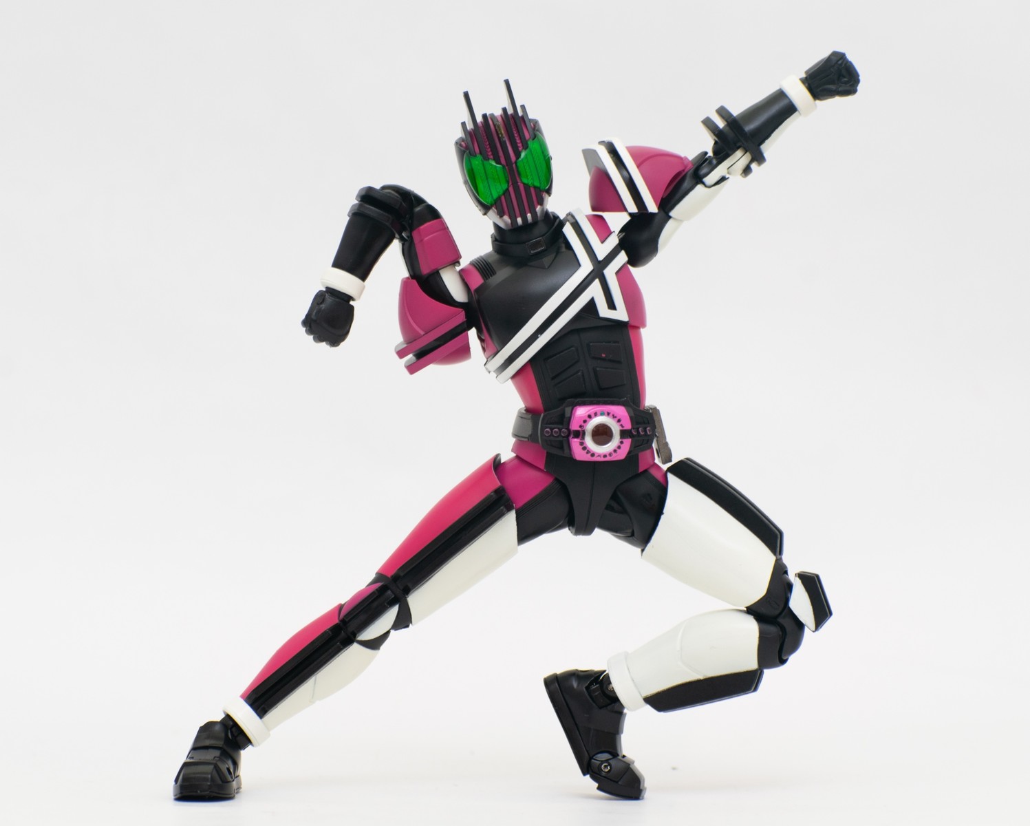 仮面ライダーディケイド(ネオディケイドライバーVer.) 真骨彫製法 レビュー】 S.H.Figuarts（真骨彫製法） 仮面ライダーディケイド