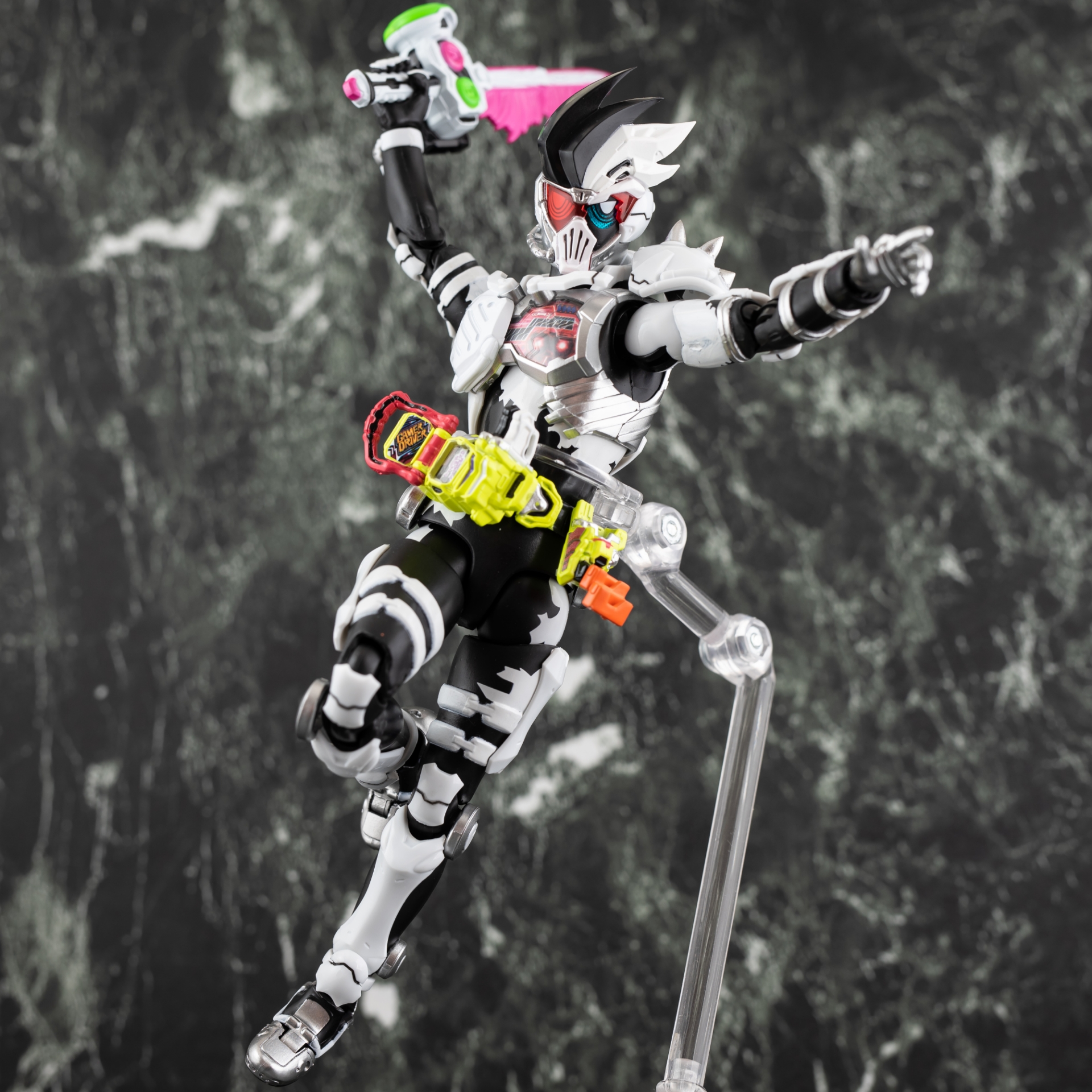 レビュー】S.H.figuarts 仮面ライダーゲンム ゾンビアクション