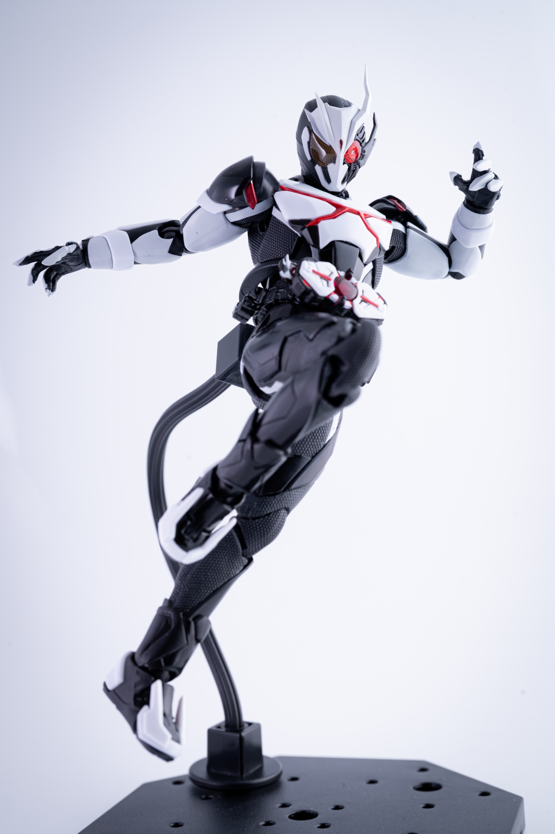 レビュー】S.H.figuarts 仮面ライダーアークワン : 関節フィギュア庫