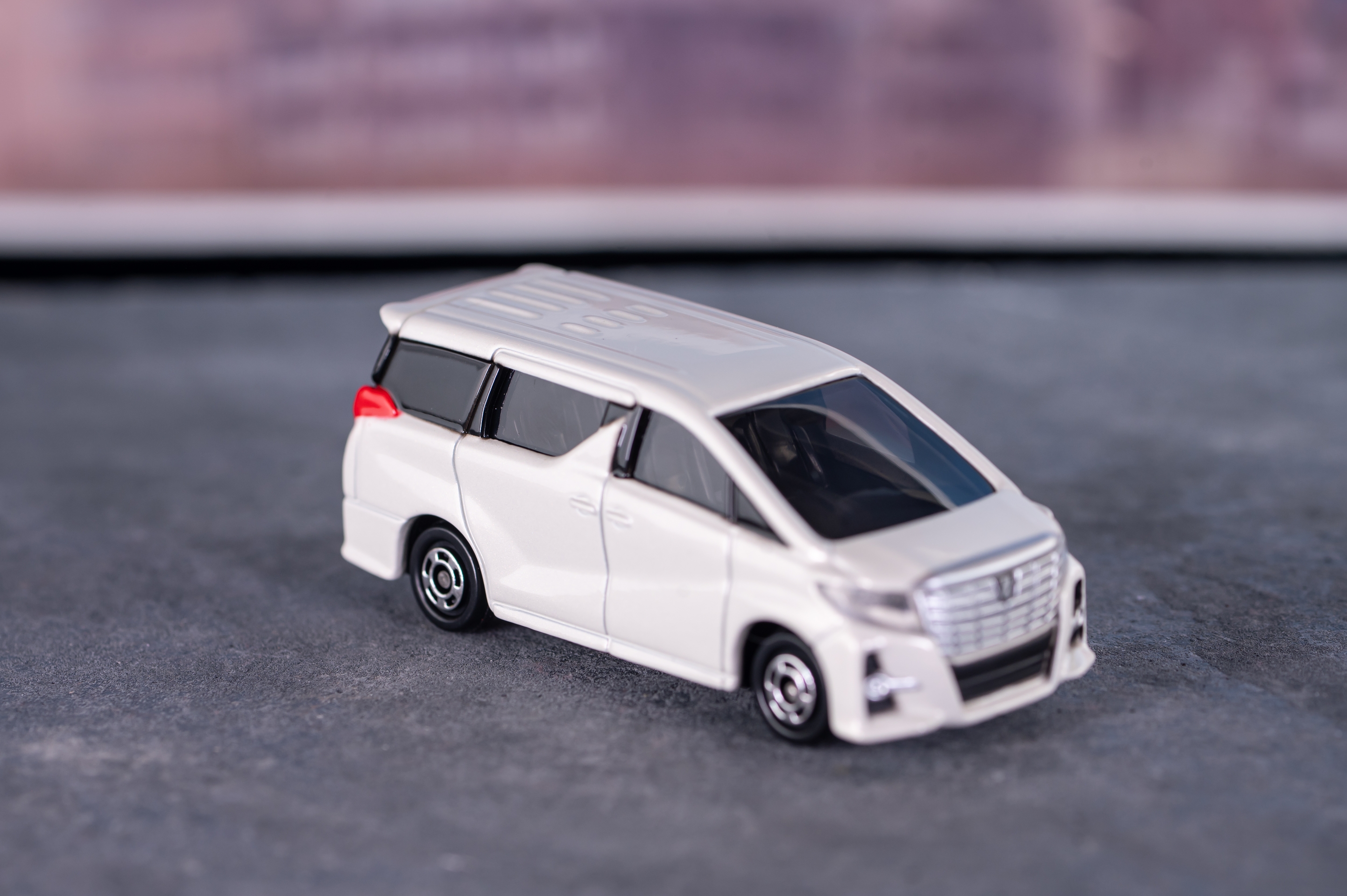 【簡易レビュー】トミカ No.12 トヨタ アルファード : 関節フィギュア庫