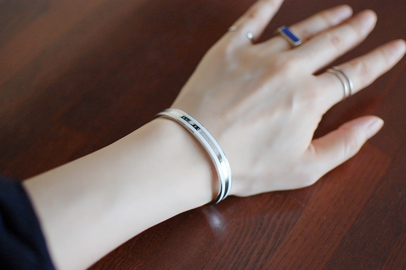 Dw ユニクロシャツコーデと ダニエルウェリントンの新作ブレスレット 専業主婦まさきの一日 Powered By ライブドアブログ Dw ユニクロシャツコーデと ダニエルウェリントンの新作ブレスレット 専業主婦まさきの一日 Powered By ライブドアブログ