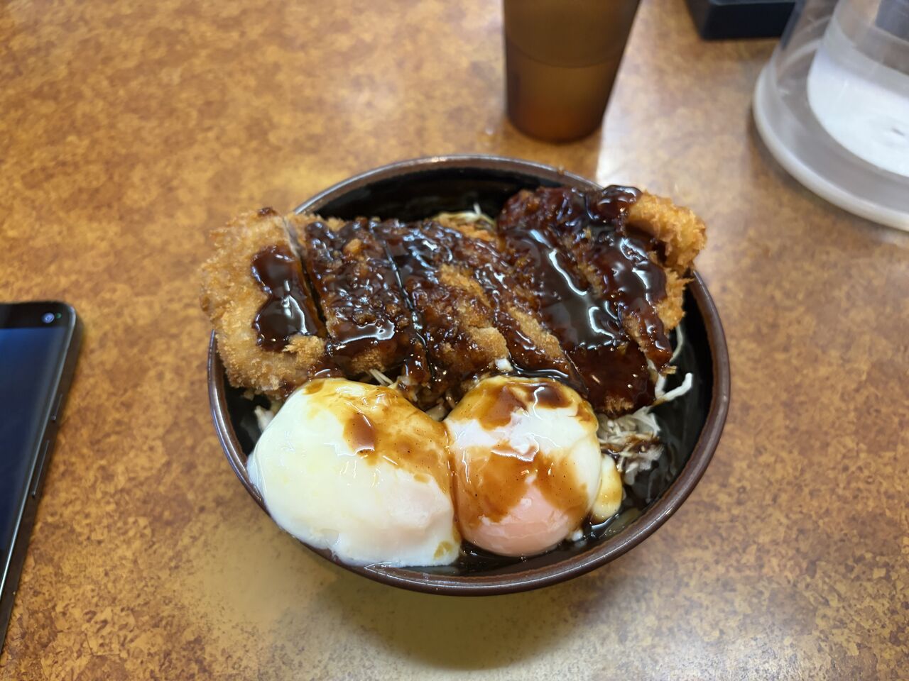 かつ丼 吉兵衛 三宮本店」で「ソースかつ丼 肩ロース 並盛玉子2個