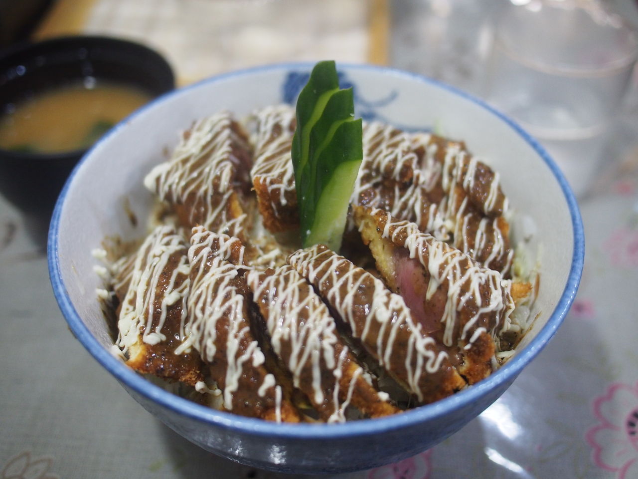 牛かつ おか田 で 牛ロースソースかつ丼 東京都港区 ソースかつ丼への道