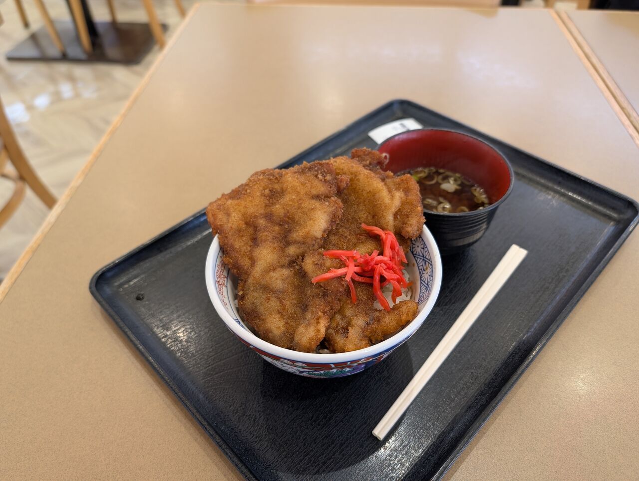 ZEN 佐野プレミアム・アウトレット店」で「わらじカツ丼」（栃木県佐野