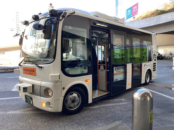 自動運転バス