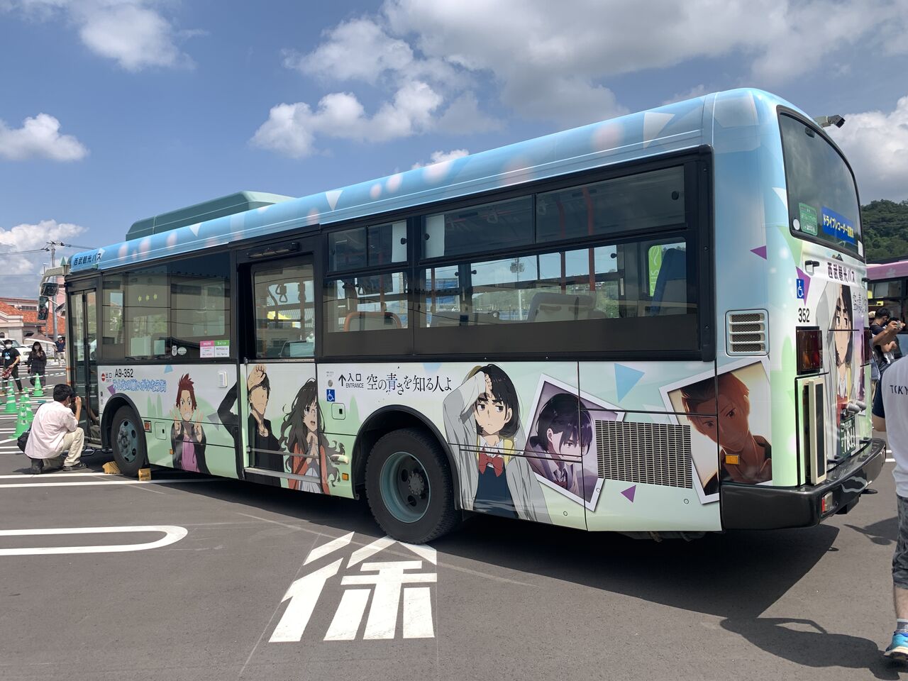 ちちぶ発 秩父三部作アニメラッピングバスお披露目会 ちちぶ発 ナミダドロップ