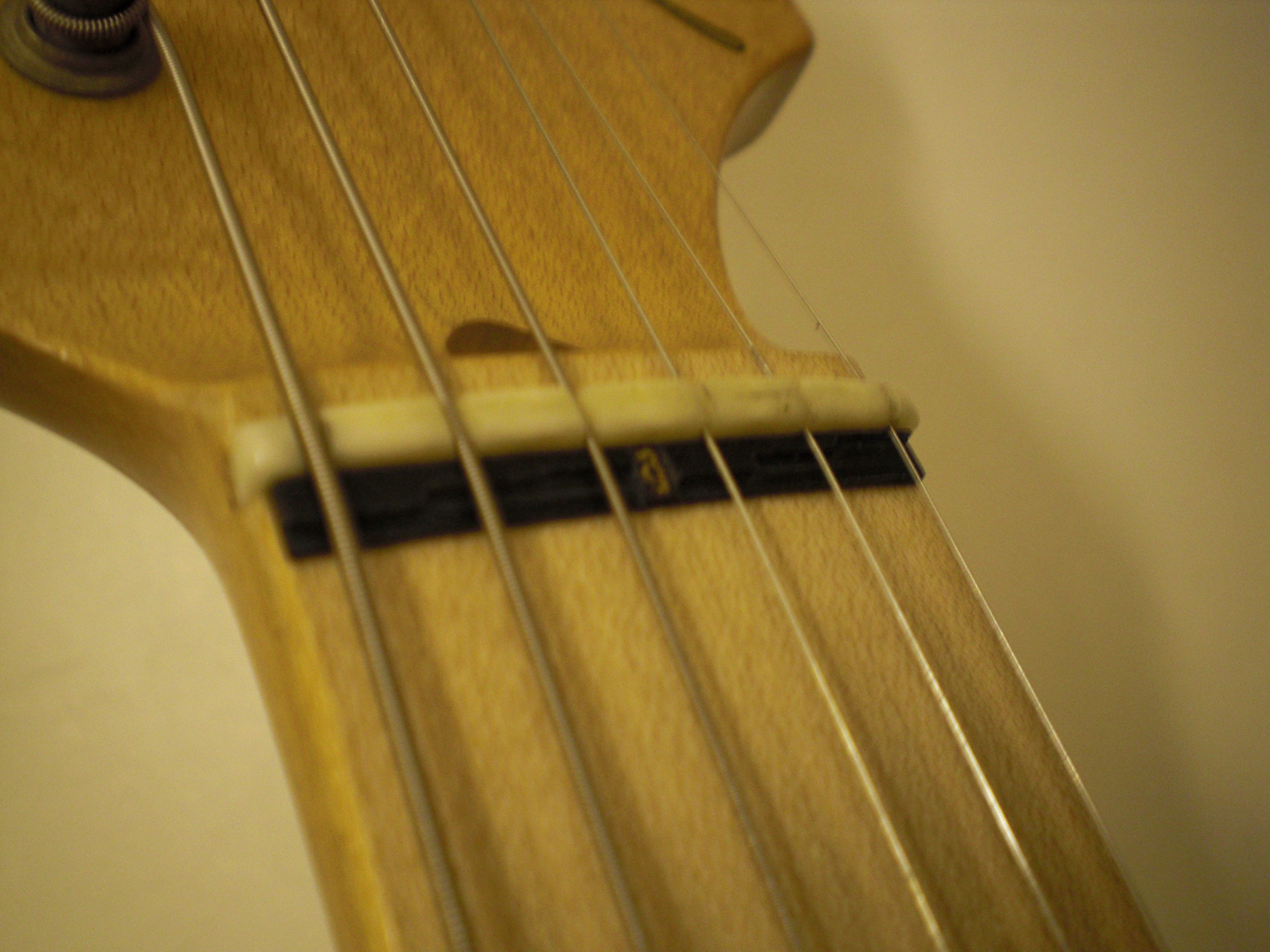 ストラトの改造4「Minehara Tuning System、Sound Offset Spacer