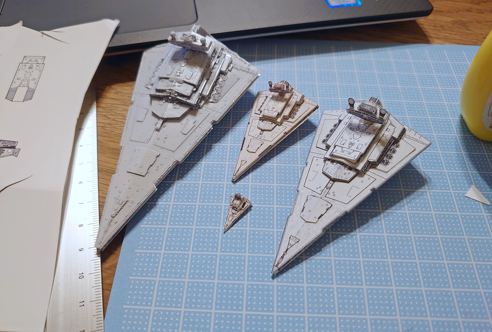 スター・ウォーズ ペーパーモデルキット インペリアル・スター・デストロイヤー箱難 スター・ウォーズ ペーパーモデルキット インペリアル・スター