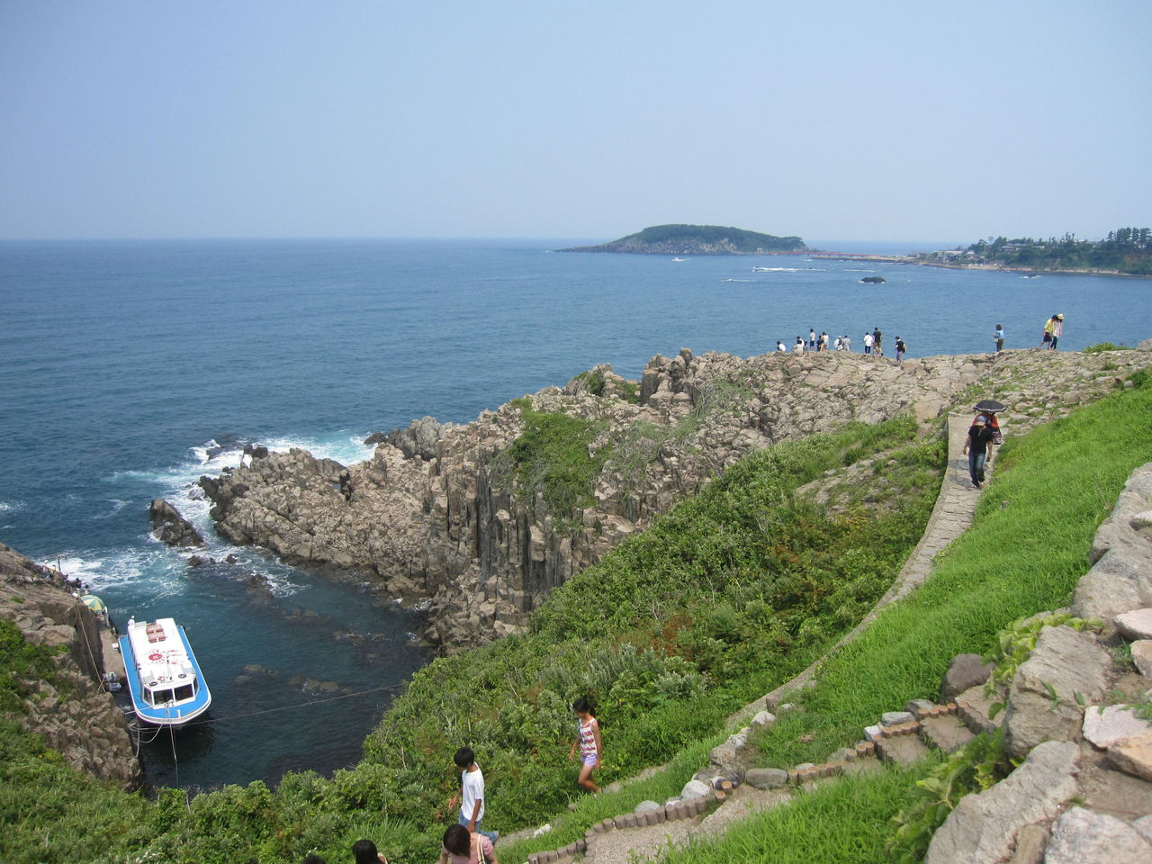 福井 東尋坊 雄島 廃墟の中のおかると