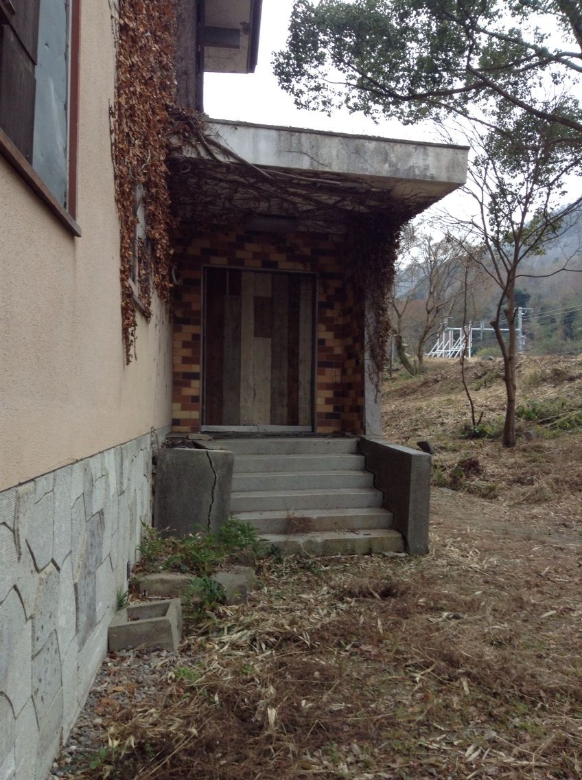 山中渓温泉旅館ホトトギス 廃墟の中のおかると 山中渓温泉旅館ホトトギス 廃墟の中のおかると