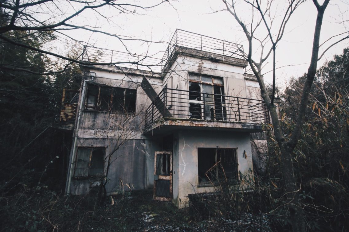 61 廃別荘群 廃墟の中のおかると