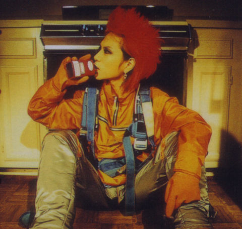 hide022-79420