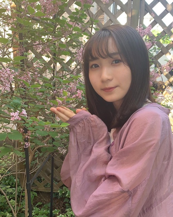 【画像】顔面偏差値50の基準女、YOASOBIのボーカルに決定する