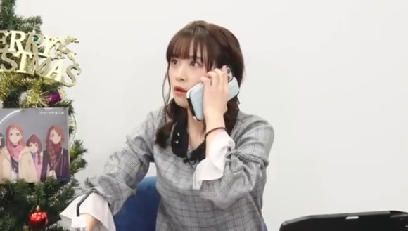 【画像】女性声優のスマホ、異様にデカいｗｗｗ