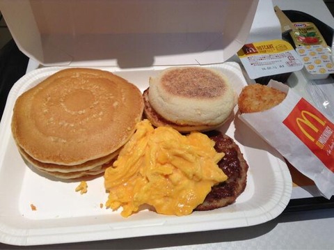 【話題】マクドナルド朝メニューがラーメン二郎化 1000キロカロリー超えも!!!
